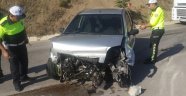 Otomobil önce bariyerlere ardından başka bir otomobile çarptı