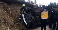 Otomobil şarampole devrildi: 2 yaralı...