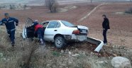 Otomobil şarampole uçtu: 2 yaralı