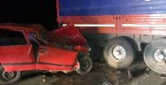 Otomobil tır dorsesine çarptı: 1 ölü