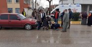 Otomobil yayaya çarptı: 1 yaralı