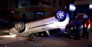 Otomobile çarpan araç ters döndü sürücüsü kaçtı