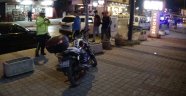 Otomobiline çarpan motosiklet sürücüsünü darp edip kaçtı