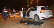 Otomobilinin yanında başından tabancayla vurulmuş halde bulundu
