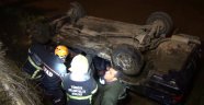 Otomobiliyle dereye düşen sürücü, boğulmaktan son anda kurtarıldı