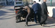 Otomobille çarpışan motosikletli yaralandı
