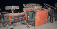 Otomobille çarpışan traktör devrildi: 1 yaralı