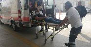 Otomobille kafa kafaya çarpışan motosikletli yaralandı