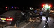 Otomobiller çarpıştı: 2 ölü, 4 yaralı