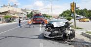 OTOMOBİLLER ÇARPIŞTI: 2 YARALI