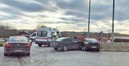 Otomobiller çarpıştı: 2 yaralı