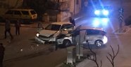 Otomobiller çarpıştı: 2 yaralı