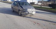Otomobiller çarpıştı: 2 yaralı