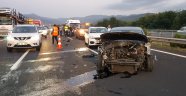 Otoyolda 4 aracın karıştığı trafik kazasında 2 kişi yaralandı