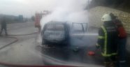 Otoyolda yanan araç hurdaya döndü
