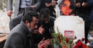 Özgecan'ın annesi ile babası mezar ziyaretinde yürekleri burktu