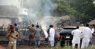 Pakistan'da uçak düştü: En az 17 ölü