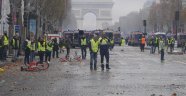 Paris'te "sarı yeleklilere" polis müdahalesi