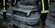 Park halindeki otomobilde yangın çıktı