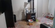 Patlayan kömür sobası eve zarar verdi