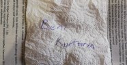 Peçeteye yazdığı not sayesinde kurtuldu