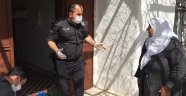 Polis ekipleri yaşlıların ihtiyaçlarını karşılıyor