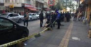 Polis memuru kavgayı ayırırken bacağından bıçaklandı