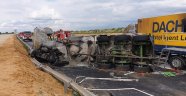 Polonya'da yolcu otobüsü ile 2 tır çarpıştı: 32 yaralı