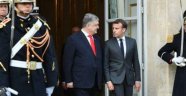 Poroşenko: "Fransa, 24 denizcimizle ilgili Putin ile görüşecek"