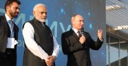 Putin ve Modi Soçi'de bir araya geldi
