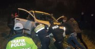 Rampa aşağıya kayan aracı ile metrelerce sürüklendi