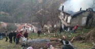 Rize'de 3 katlı evde yangın çıktı