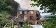 Rize'deki yangında 2 katlı ev kullanılamaz hale geldi