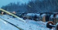 Rusya'da askeri araçları taşıyan tren devrildi