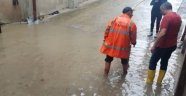 Sağanak yağış su baskınlarına yol açtı