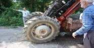 Şaha kalkan traktörde sıkışan sürücüyü itfaiye kurtardı