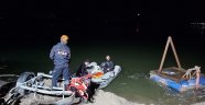 Sakarya Nehri'nde tekne alabora oldu: 1 ölü, 1 kayıp