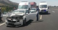 Şanlıurfa'da otomobil kamyona çarptı: 5 yaralı