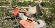 Şarampole devrilen traktörün sürücüsü hayatını kaybetti