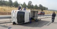 Sebze yüklü kamyonet devrildi: 3 yaralı