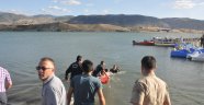 Serinlemek için girdiği barajda can verdi