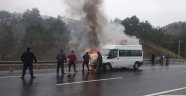 Seyir halindeki minibüste yangın