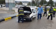 Seyir halindeki otomobil alev aldı