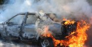 Seyir halindeki otomobil yanarak kül oldu