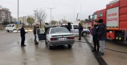 Seyir halindeki otomobil yandı