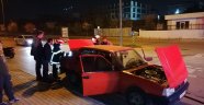 Seyir halindeki otomobilde çıkan yangını itfaiye söndürdü