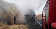 Seyir halindeki tarım aracı alev aldı