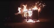 Seyir halindeki tır alev alev yandı