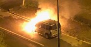 Seyir halindeyken alevlere teslim olan araç ateş topuna döndü