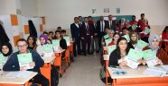 Siirt Kızılay Şubesinden lise öğrencilerine kitap yardımı